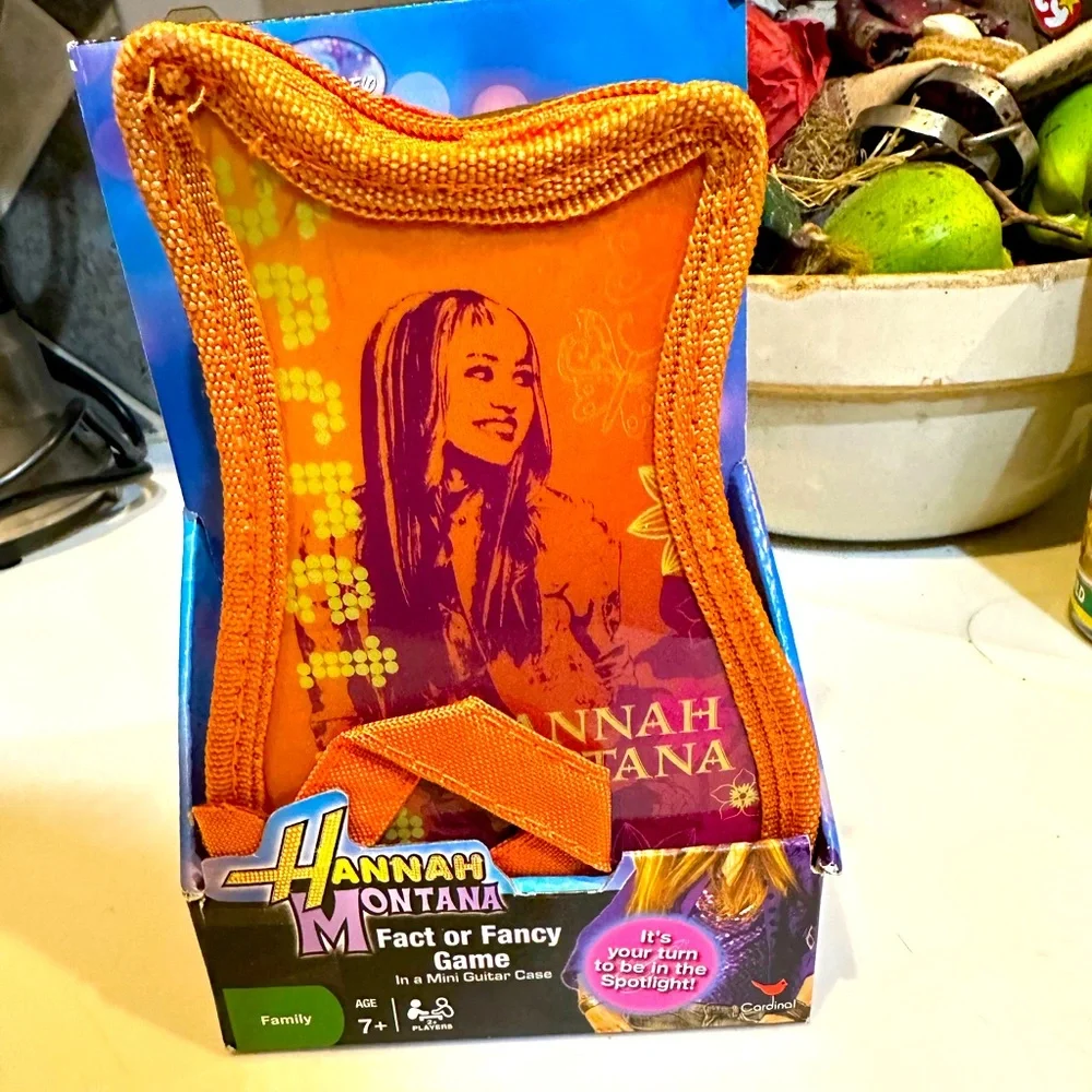 VTG HANNAH MONTANA FACT OR FANCY GAME MINI ZIP STORAGE GUITAR CASE MILEY CYRUS